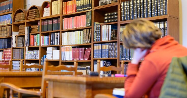 Központi megszorítás, helyi megoldás: az olvasók vásároltak könyveket a sepsiszentgyörgyi könyvtárnak