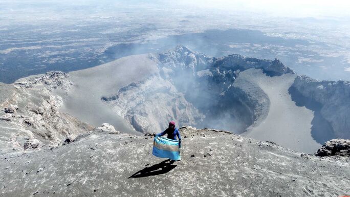 Veszélyes vállalkozás: aktív mexikói vulkánra mászott fel Sántha Xénia (VIDEÓ)