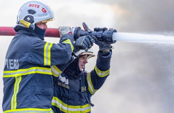 Járhatatlan utak miatt késlekedtek a tűzoltók – Egy férfi meghalt