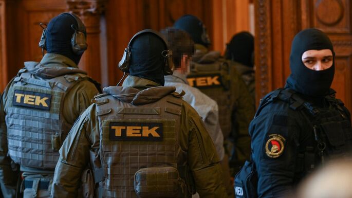  FRISSÍTVE – Ukrán banki alkalmazottakat vettek őrizetbe Magyarországon – Kijev „túszejtést” kiált (VIDEÓ) 