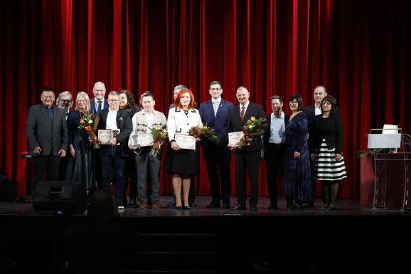 Közösségi példaképeket ünnepeltek – Átadták a „Tegyünk Kézdiszékért” díjakat