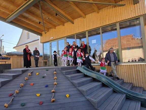 Új magyar óvodát és oktatási központot adtak át Fogarason