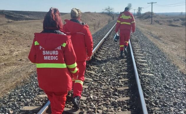 Halára gázolt a vonat egy férfit – Csak lánctalpas mentőjárművel tudták megközelíteni a helyszínt