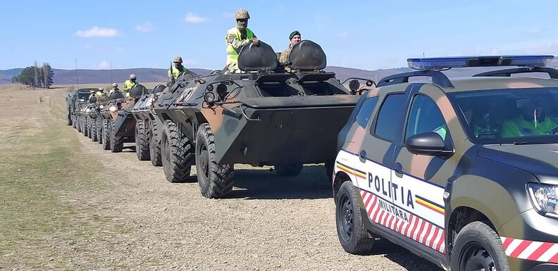 Hadgyakorlat: páncélozott katonai járművekkel találkozhatunk az utakon 