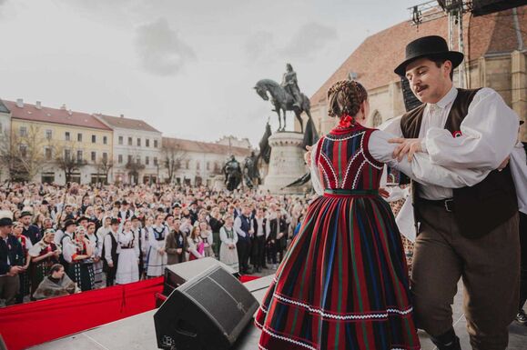 Film, koszorúzás, felvonulás és táncház: így ünneplik március 15-ét Kolozsváron