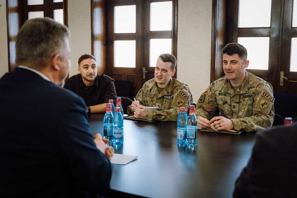 A civil-katonai együttműködésről tárgyaltak Marosvásárhelyen