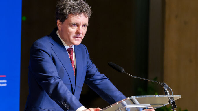 Nicușor Dan: Amerika csak védelmi felszerelést hozna az országba – Ne aggódjunk, Románia biztonsága erősödik (VIDEÓ)