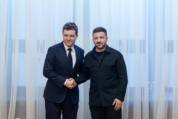 Zelenszkij Romániában: Nicușor Dannal és Ilie Bolojannal is tárgyal az ukrán elnök