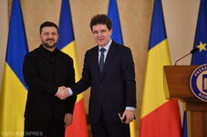 Közös dróngyártásról, energetikai együttműködésről beszélt Zelenszkij Bukarestben