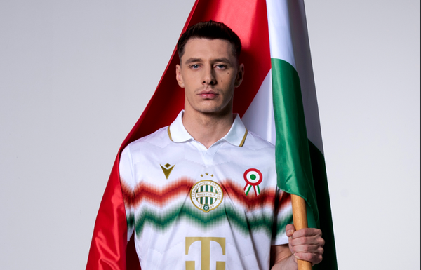 Miért pózolt magyar zászlóval a román válogatottba várt labdarúgó?