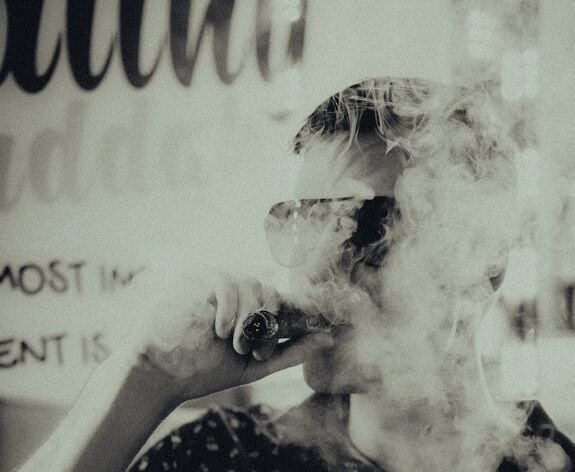 Megakadályoznák, hogy a kiskorúak online vásároljanak cigarettát és alkoholt