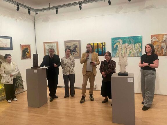 „Művészlovak” Budapesten – Megnyílt az Incitato alkotóinak kiállítása a Bartók 1 Galériában