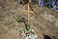 Felújított útszéli keresztet adtak át Gyergyószentmiklóson