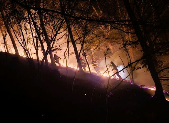 Tűzzel kaszálnak Háromszéken: tíz nap alatt 40 hektár borult lángba