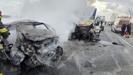 Szörnyű baleset: két ember meghalt, egyikük bennégett az autóban