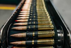 Orbán Viktor: Három erő nyer a háborún, a fegyvergyárak, az energiacégek és a bankok