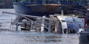 FRISSÍTVE – Elsüllyedt vontatóhajó: felhozták a mélyből az egyik áldozat holttestét