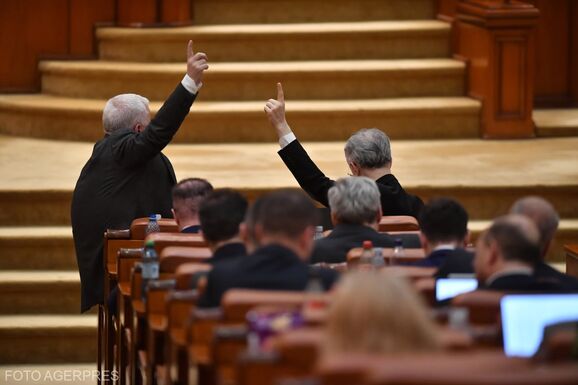 Bolojan méltányos költségvetést lát, Grindeanu szerint a „hibáival együtt” fogadták el a büdzsétervezetet