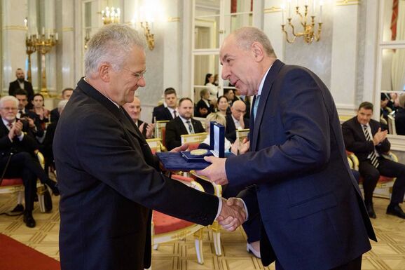 Kitüntette Bölöni Lászlót Magyarország elnöke – „Erdélyi magyarként mindig hű volt gyökereihez” (VIDEÓ)