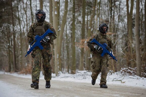 „Merz haljon meg a keleti fronton!” – Diáklázadás a kancellár militarizációs politikája miatt