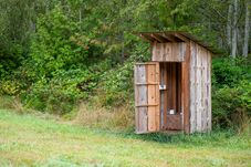 Kerti vécébe esett egy nő, nem élte túl