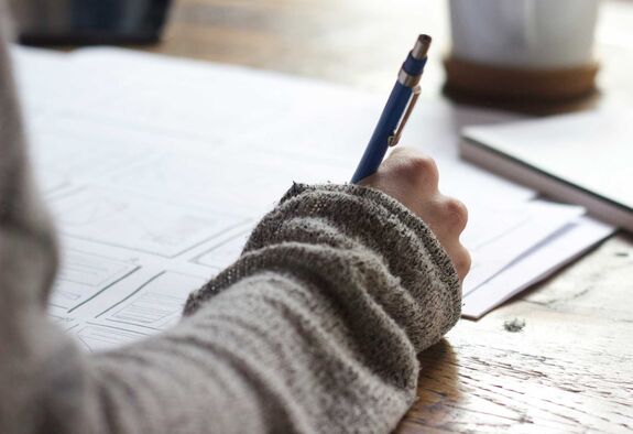 Több mint 113 ezren próbaérettségiztek kedden, hat diákot csaláson értek