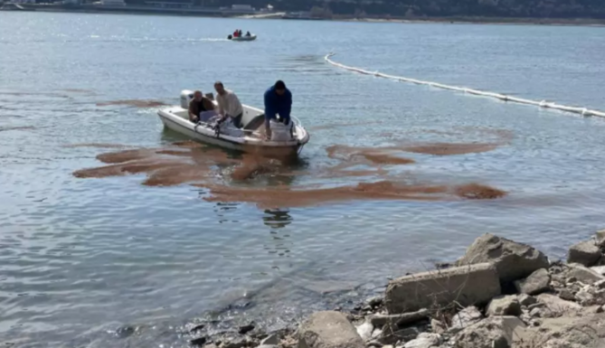 Szennyezés történt a Dunán, miután elsüllyedt egy hajó