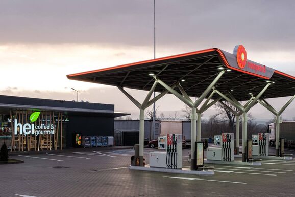 Energiaügyi miniszter az üzemanyagárakról: áfacsökkentés vagy jövedékiadó-mérséklés jöhet 