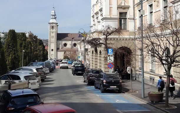 Székelyudvarhely: átalakul a parkolás, miközben egyre nagyobb a nyomás a rendszeren