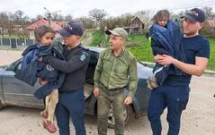 Megtalálták az eltűnt kislányokat – Egy erdész bukkant rájuk egy elhagyatott területen (VIDEÓ) 