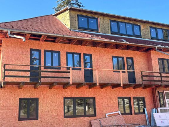 Jó ütemben halad a Hatos Villa felújítása Homoródfürdőn