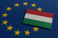 Magyarország stratégiai magánya és a választások tétje