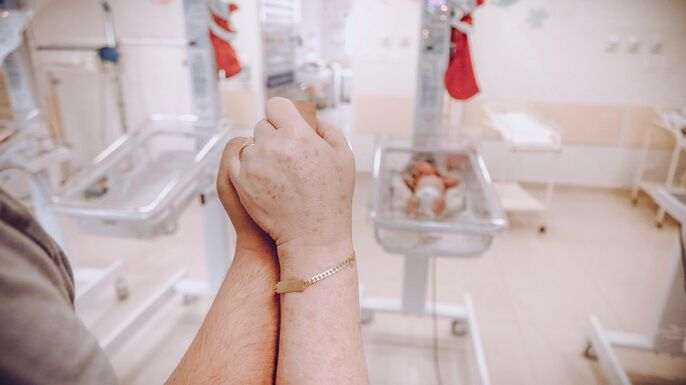 Törékeny élet: egy újszülött-mentő sofőrjének szívbemarkoló üzenete a türelmetlen autósoknak