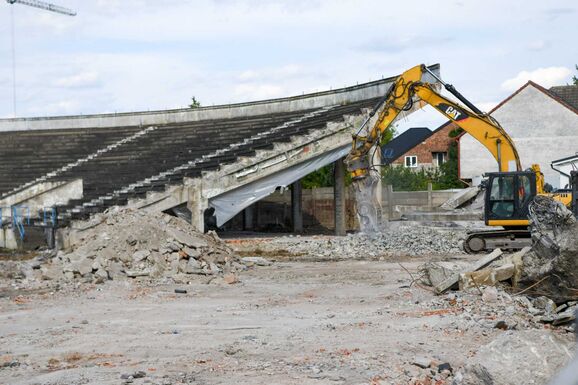 Épül a csapat, bontják a stadiont Szatmárnémetiben