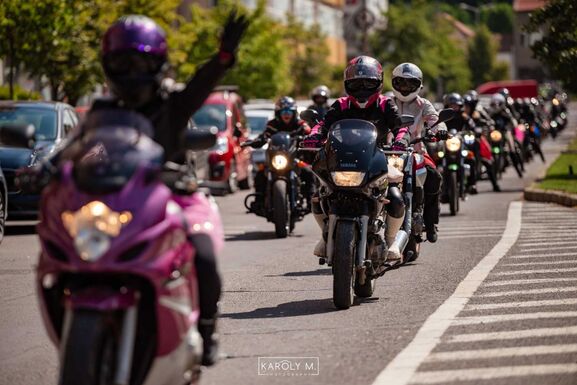 Szoknya, motor, női erő – jó ügyért gyűlnek össze Csíkszeredában a székelyföldi motoros nők