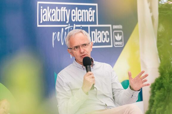 Székely István az AUR „szárnyalásáról”: Pártcsaták helyett kormányozni kellene (INTERJÚ)
