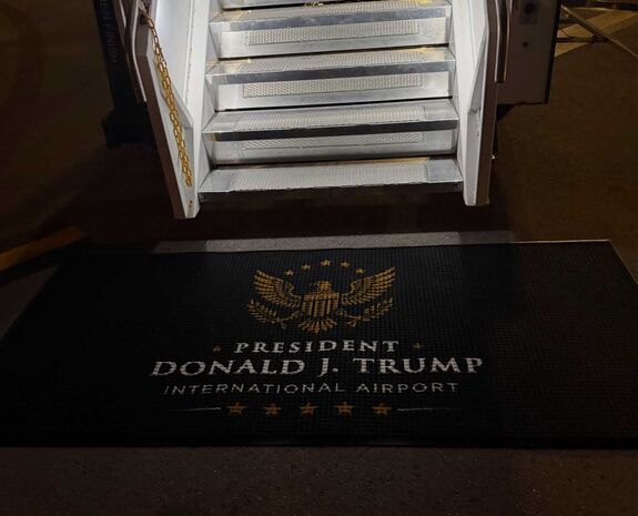 Donald Trump nevét viseli csütörtöktől egy nemzetközi repülőtér