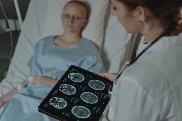 Kongatja a vészharangot a WHO: 2050-re megduplázódhat a rákos megbetegedések száma