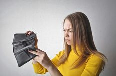 Félelmek fojtogatják a lakosságot: hónapról hónapra borúlátóbbak a romániaiak