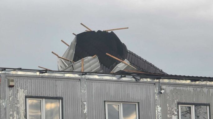 Fákat döntött ki, háztetőket rongált meg és utcákat öntött el a vihar Marosszentgyörgyön