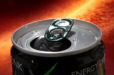 Az iskolában halt meg egy 13 éves kislány a mindennapos energiaital-fogyasztás miatt