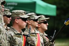 Cselédként bánt a katonáival, és a sereg pénzéből öltözködött a korrupt parancsnok  