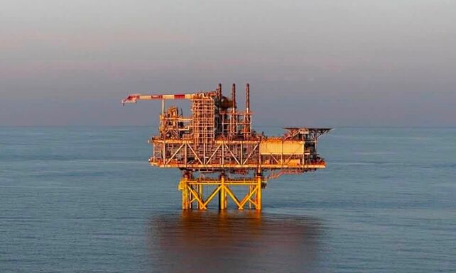 Örül Bolojan a fekete-tengeri földgáz kitermeléséhez szükséges platform befejezésének
