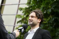 Ügyészségi nyomozók a Fidesz szervereit biztosító központban – Magyar Péter tájékoztatást vár