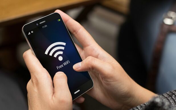 A kiberhatóság figyelmeztet: komoly kockázatot jelenthet a nyilvános wifi használata