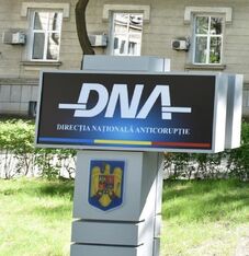 FRISSÍTVE –  Korrupciós botrány a román hadiiparban – Három fegyvergyári igazgatót tartóztatott le a DNA