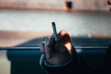 Megkéselték a mikrobusz sofőrjét, mert rászólt a dohányzó utasra