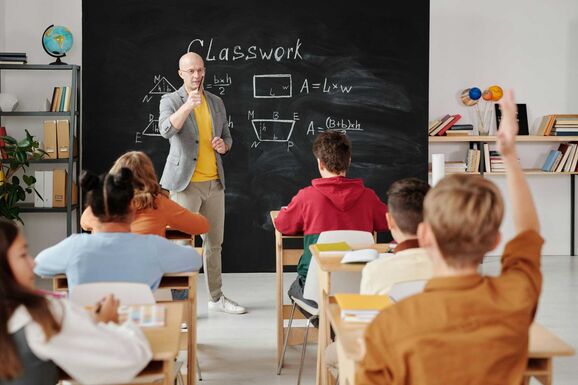 Oktatásügy: döntöttek a szakmai pótlékról