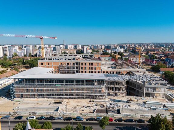 Kórházfejlesztés Nagyváradon: folytatódik a járványkórház építése, regionális addiktológiai központot terveznek