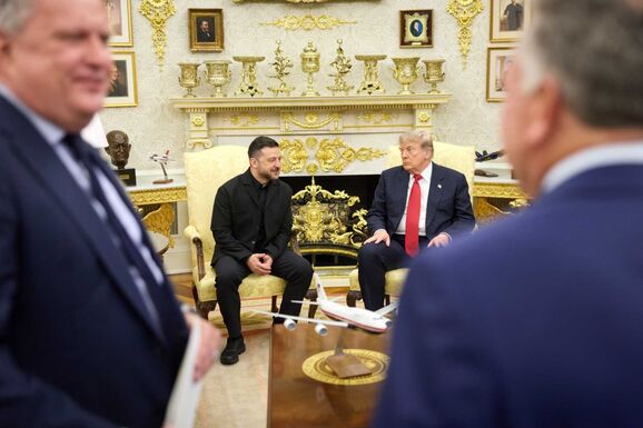 Nemcsak a hangnem változott: Trump immár Zelenszkijjel keresi a kiutat a háborúból